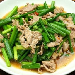ผัดดอกหอมหมูชิ้น
