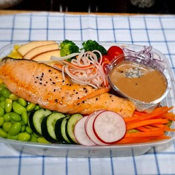 สลัด แซลม่อนย่าง