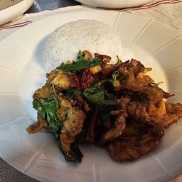 ข้าวกระเพราไข่เจียว(มังสวิรัติ)