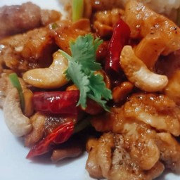ไก่ผัดเม็ดมะม่วง