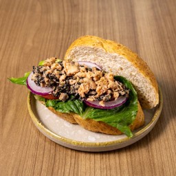 แซนวิชโฮลวีตแซลมอนซอสญี่ปุ่น