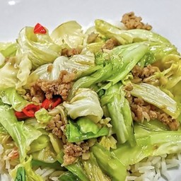 ข้าวผัดผักกะหล่ำปลีหมูสับ