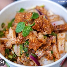 ข้าวยำไก่แซ่บซี๊ด