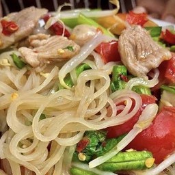 ตำเส้นเล็กหมูชิ้น