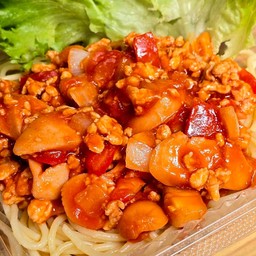 สปาเก็ตตี้ซอสไก่+ฮ๊อดด็อก