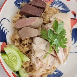 ข้าวมันไก่ต้มจัมโบ้ (มีไก่กับเลือดนะคะ)