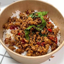 กระเพราหมูสับพริกแห้ง