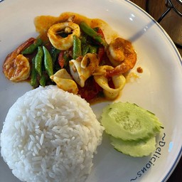 ข้าวผัดเครื่องแกง