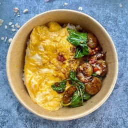 ข้าวไข่ยิ้ม+กะเพรากุ้ง