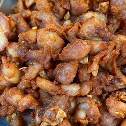 ข้าวเหนียวห่อ ไก่ทอดกระเทียม