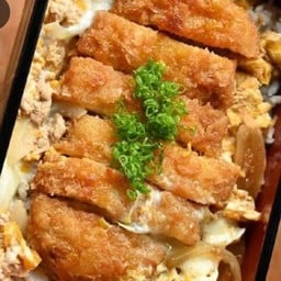 ข้าวหน้าไก่ทอดคัตสึ
