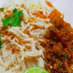 หมี่ไก่ฉีกน้ำพริกกากหมู