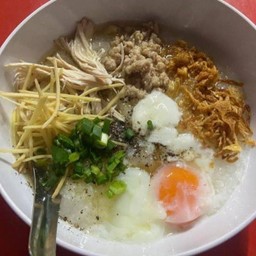 ก๋วยเตี๋ยวน้ำแดงซอยสวรรค์