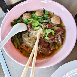 เส้นเล็กเนื้อตุ๋น