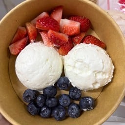 กรีกโยเกิร์ต สตอเบอรี่+บลูเบอรี่+น้ำผึ้ง