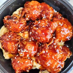 ข้าวไก่กรอบซอสเผ็ดเกาหลี