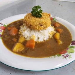 ข้าวหน้าแกงกะหรี่แฮมเบิร์กทอด