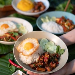 ข้าวกะเพราหมูกรอบ