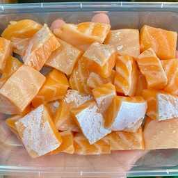 ท้องปลาแซลมอนหั่นเต๋าL