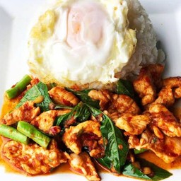 ข้าวพริกแกงหมู+ไข่ดาว(ใส่ถั่วฝักยาว)