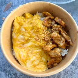 ข้าวไข่ยิ้ม+ไก่กระเทียม