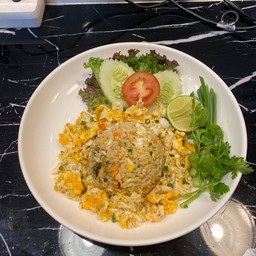 ข้าวผัดปลาแซลมอนไข่ขยี้