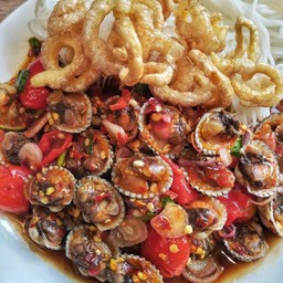 ตำหอยแครงใส่แครบหมู แถม ขนมจีน