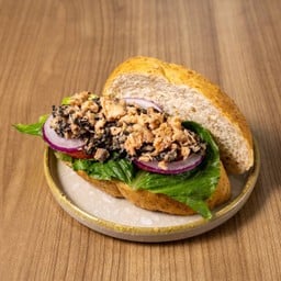 แซนวิชโฮลวีตแซลมอนซอสญี่ปุ่น