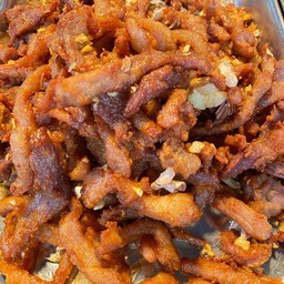 ข้าวเหนียวห่อ หมูทอดกระเทียม