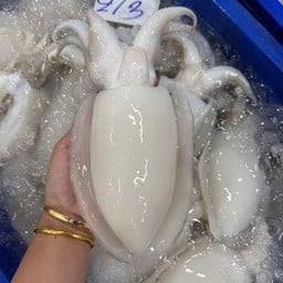 หมึกย่างน้ำจิ้มแซ่บล็อคc14 ตลาดอิ่มเอม