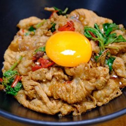 ข้าวกะเพราหมูพรีเมียม