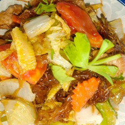 ผัดวุ้นเส้นผักรวมใส่หมู