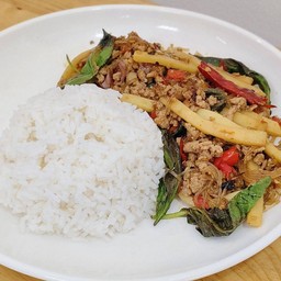 ข้าวกะเพราหน่อไม้หมูสับวุ้นเส้น