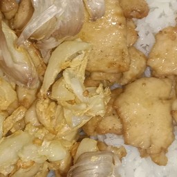 ข้าวไก่กระเทียม