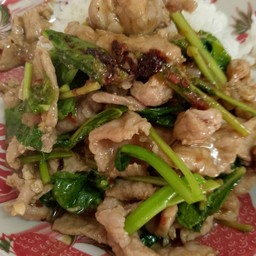 คะน้าหมูสด ฟรีไข่ดาว