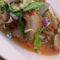 ยำคอหมูย่าง