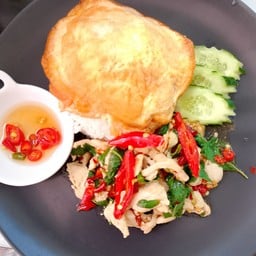 ข้าวผัดกระเพราไก่