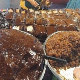 กาละแมกะทิสด ข้าวเหนียวกวนสูตรโบราน ราคาจับต้องได้ แม่ค้า ร้านเดียวกัน กับที่ขายอยู่ที่ตลาดนัดจ้า