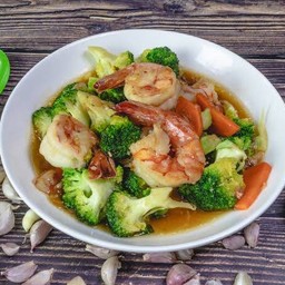 ผัดบล็อคโคลี่กุ้ง (กับข้าว)