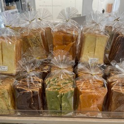 ขนมปังกรอบ  (เนยนม/กระเทียม/น้ำตาล) ระบุรสด้วยคะ