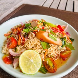 ยำมาม่าหมูสับ