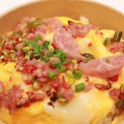 ข้าวไข่ข้น หน้าแหนมหมู พริกขี้หนูสด