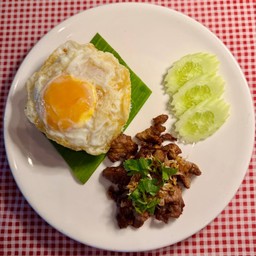 ข้าวหมูทอดกระเทียม