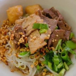 ก๋วยเตี๋ยวแห้งหมูชามใหญ่