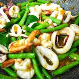ผัดพริกแกงรวมมิตร