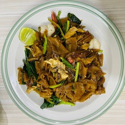 เส้นใหญ่ผัดซีอิ้ว