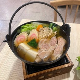 นาเบะหมูน้ำดำ