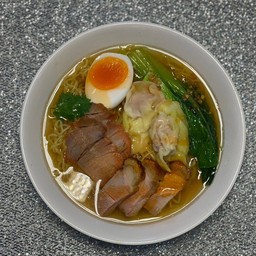 บะหมี่ เกี้ยวน้ำหมูแดง