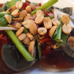 ยำไข่เยี่ยวม้า