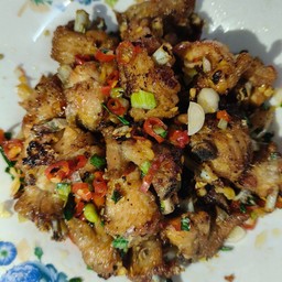 ปีกไก่ทอดคั่วพริกเกลือ